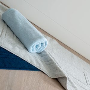 kovrik 300x300 - Коврик в ванную TAPETTINO (70х140, 006 )